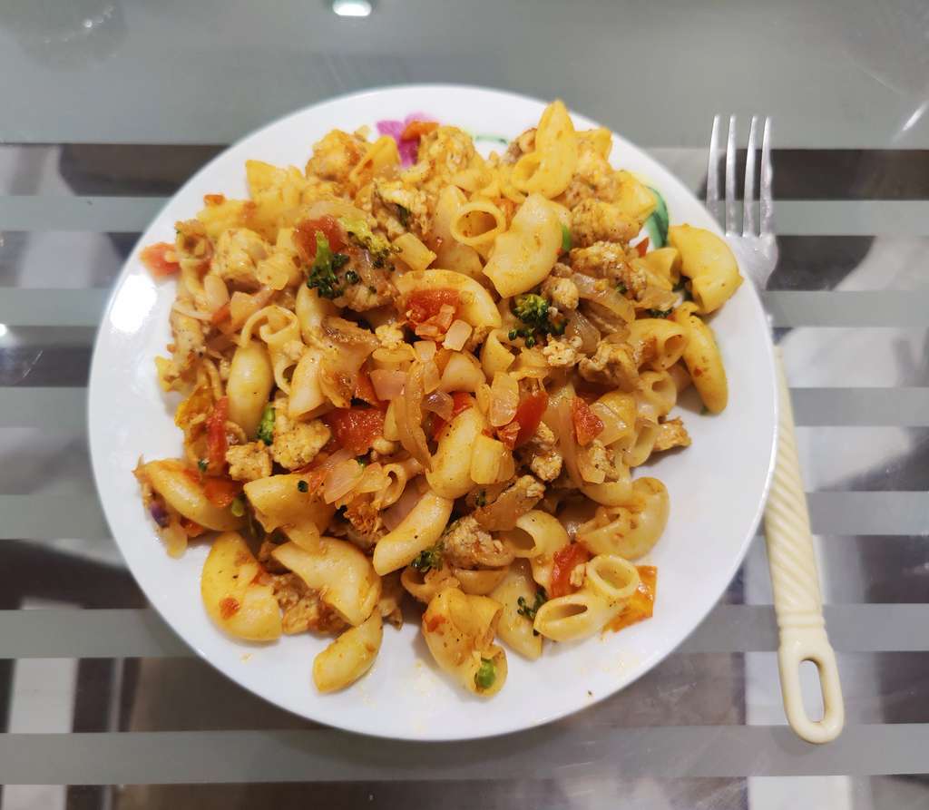 Schezwan chicken pasta