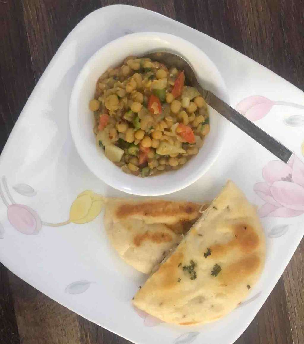 dried peas with kulcha (Matra/kulcha)
