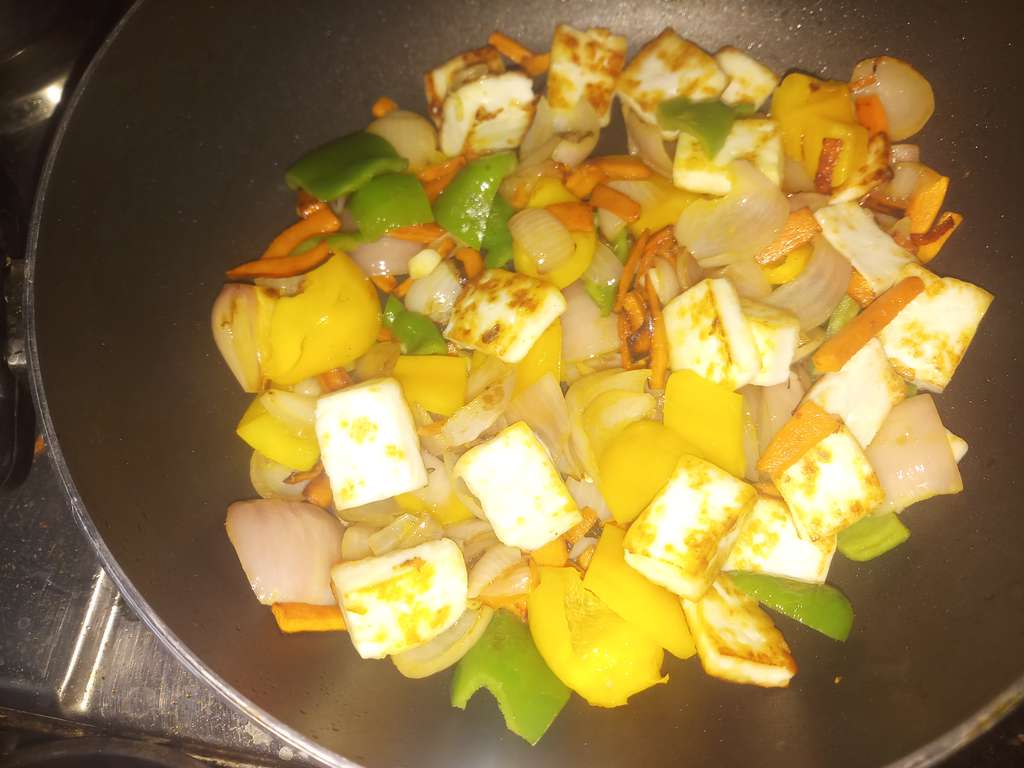 Paneer with sauteed vegetables 