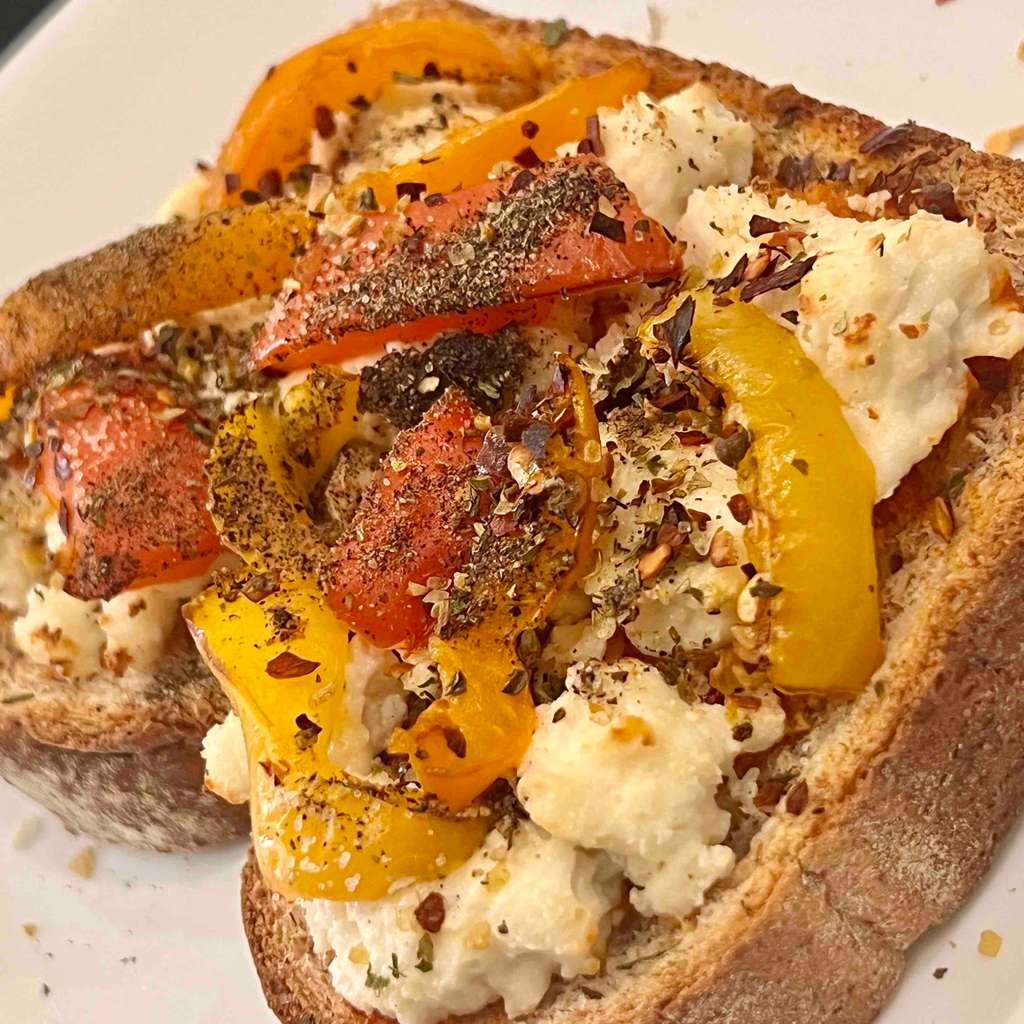 Spicy Bell Paneer Crunch Toast