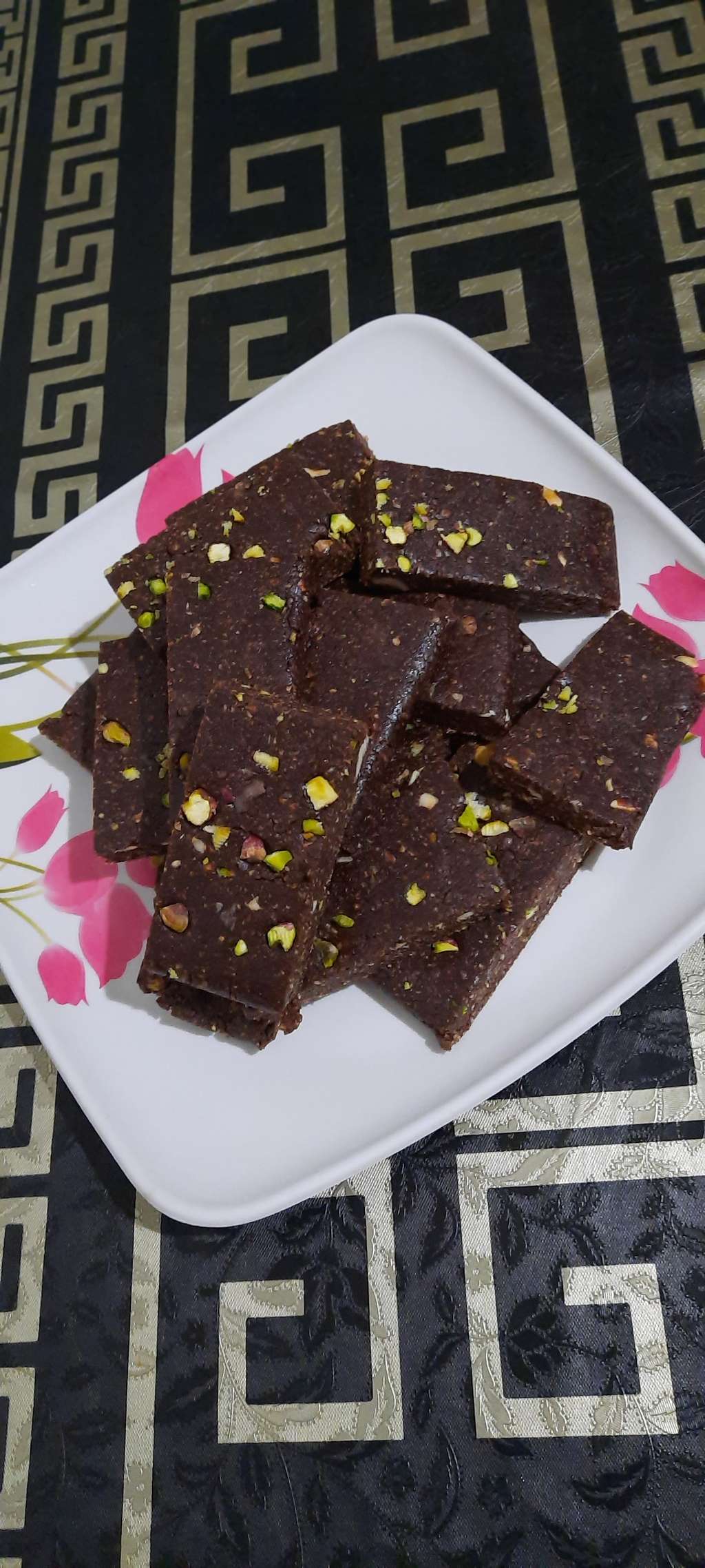 pistachio and Haselnuss brotein bars