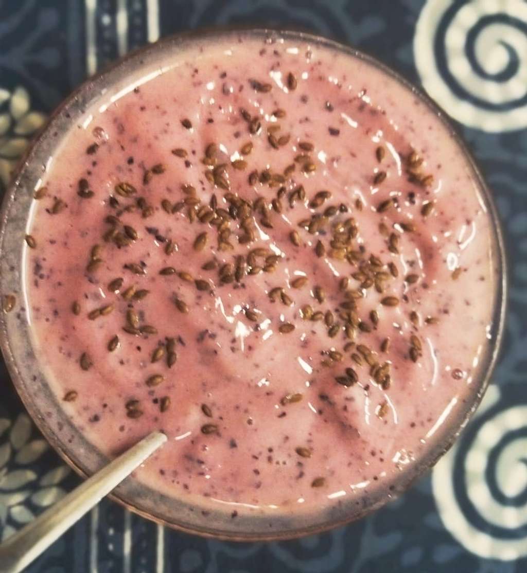 mix fruit frozen smoothie bowl