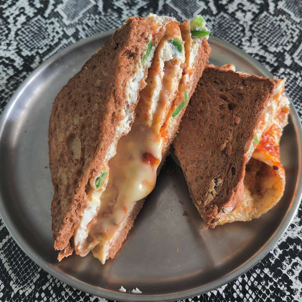 Cheesy Omlette Sandwich