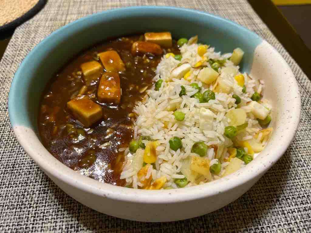 Fried rice with paneer chilly gravy