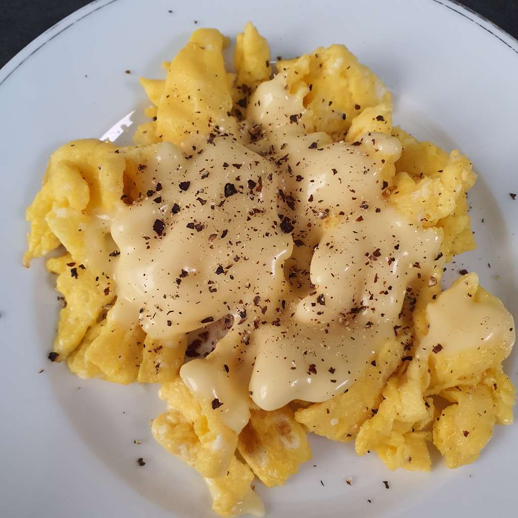 Scrambled eggs with cheese