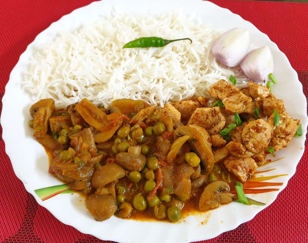Mushroom Matar,Piri Piri Chicken with Steamed Rice