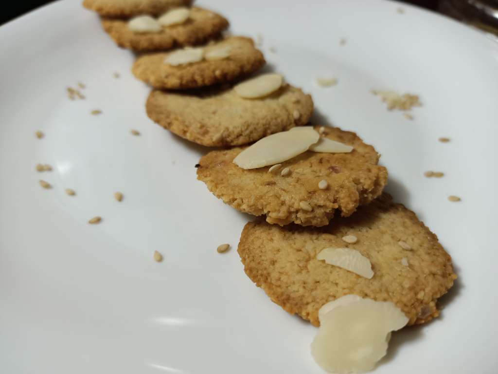 Almond biscuits