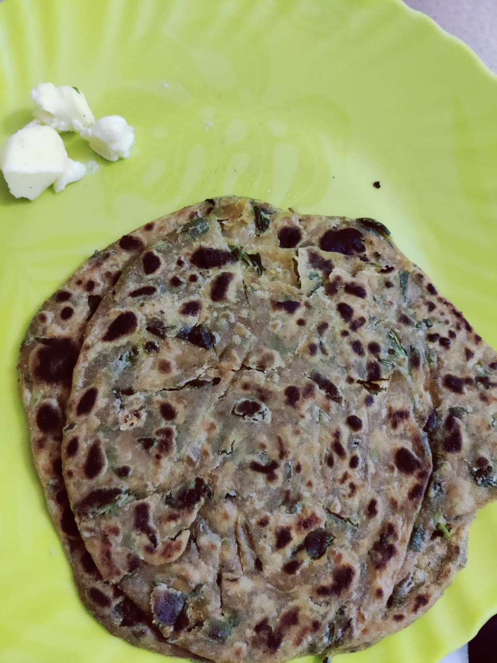 Methi Paratha with white makhan 