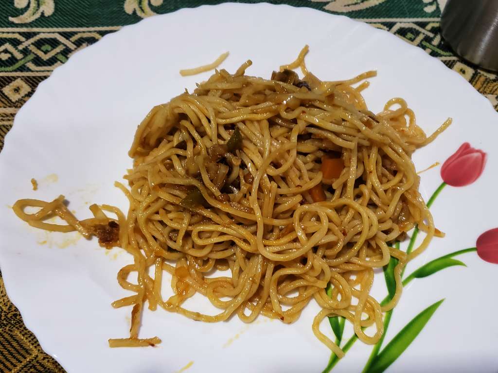 veg hakka noodles