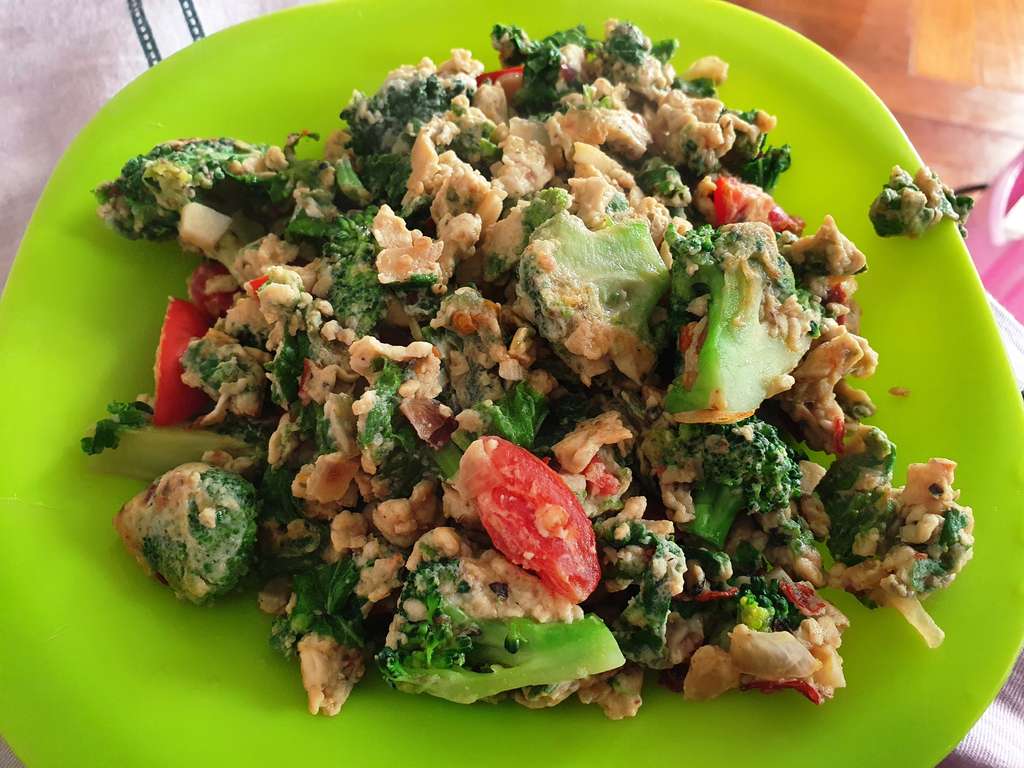 Scrambled Eggs with Kale and Broccoli