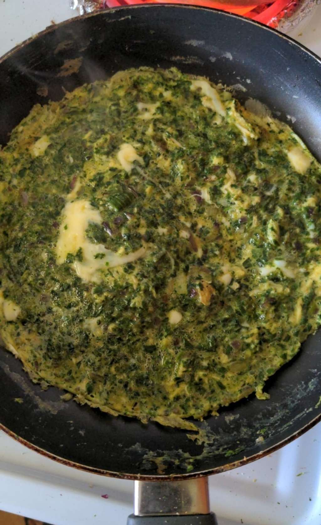 Spinach omelette and toast 
