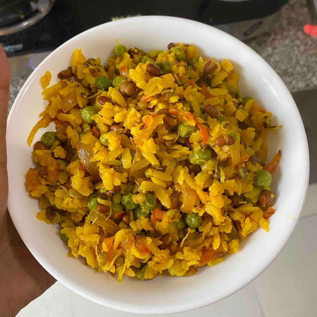 Sprouts and green peas Poha