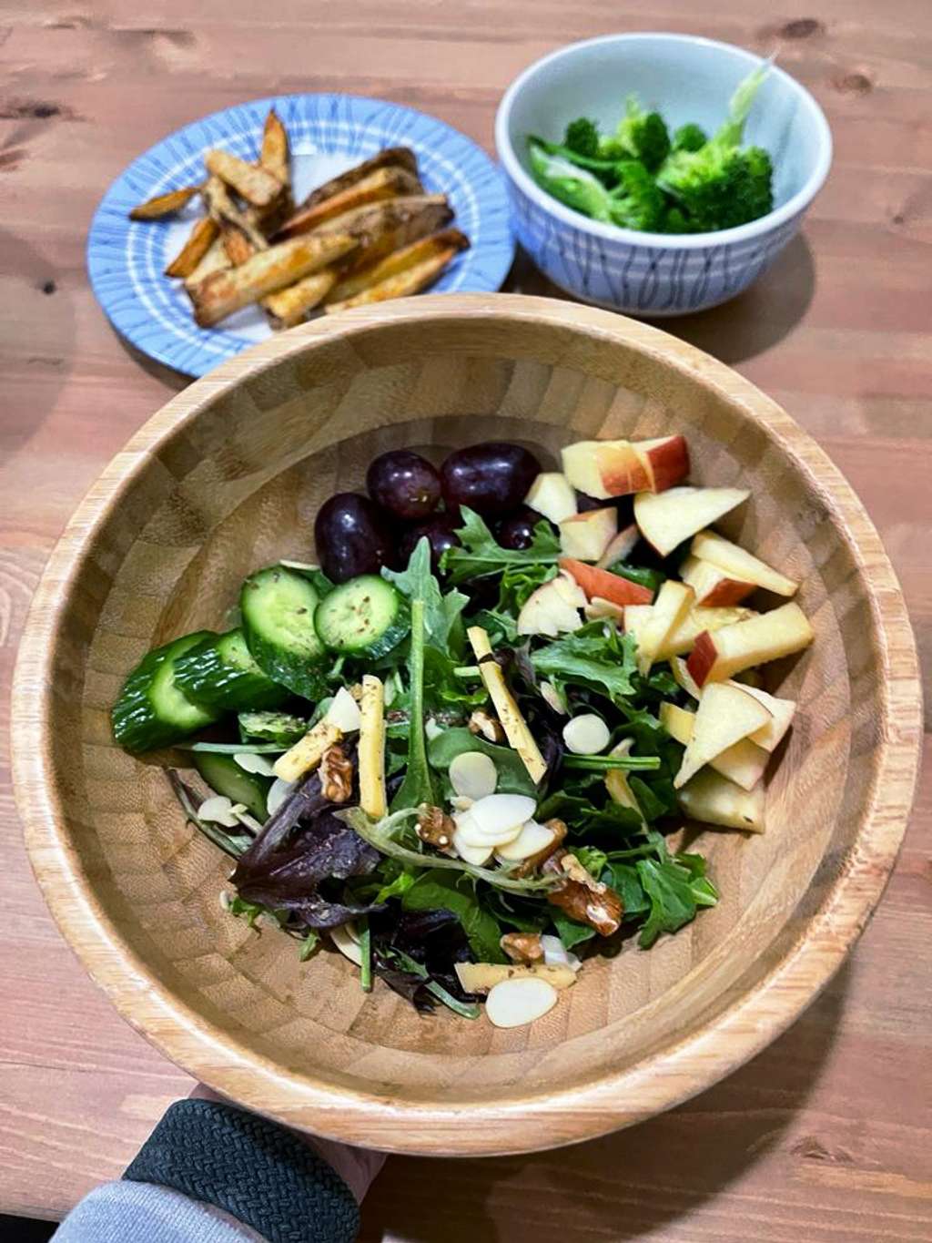 Baby spinach and spring mix salad meal