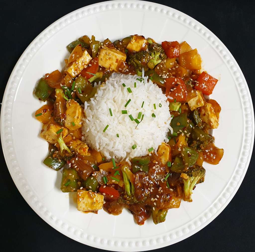 Hot Garlic Paneer with Sautee Veggies & Steamed Rice