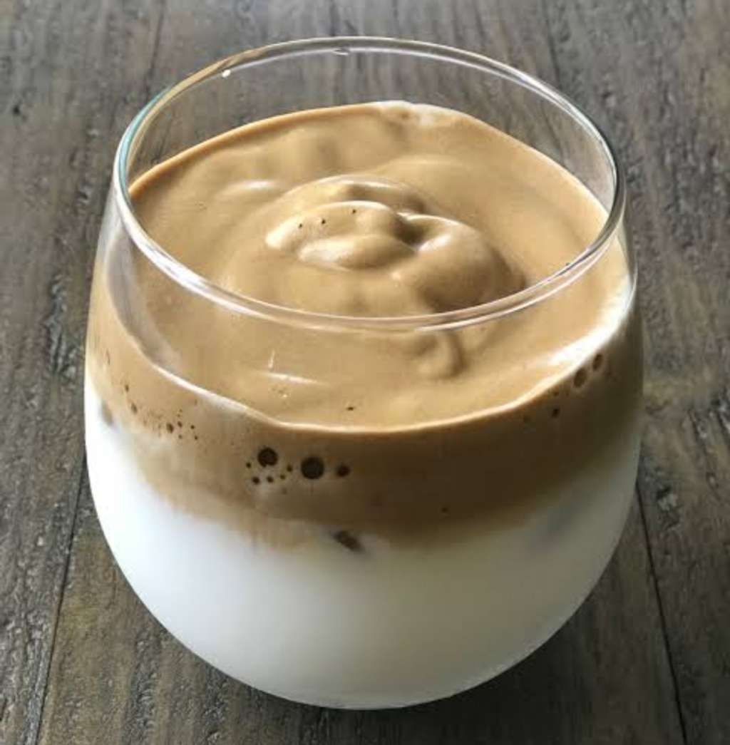 DALGONA COFFEE (WHIPPED COFFEE)