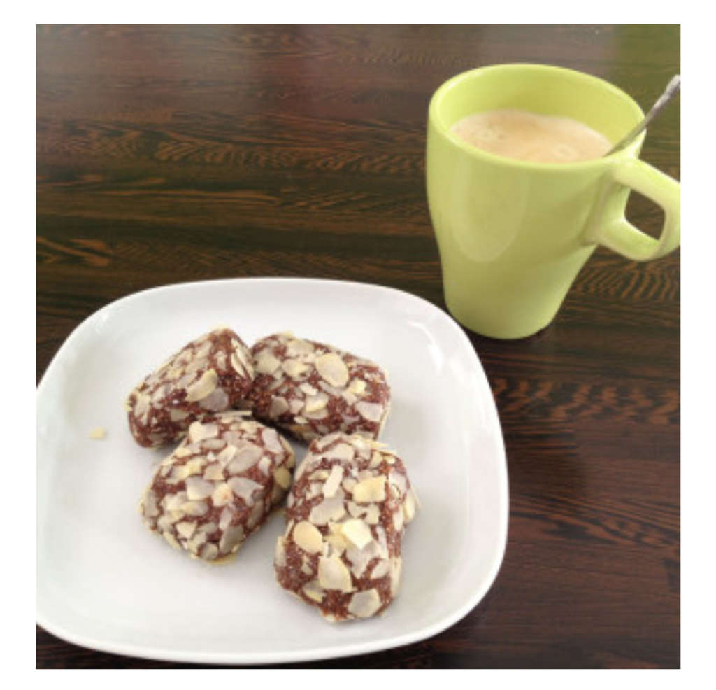 PROTEIN ALMOND-CHOCOLATE CAKES

