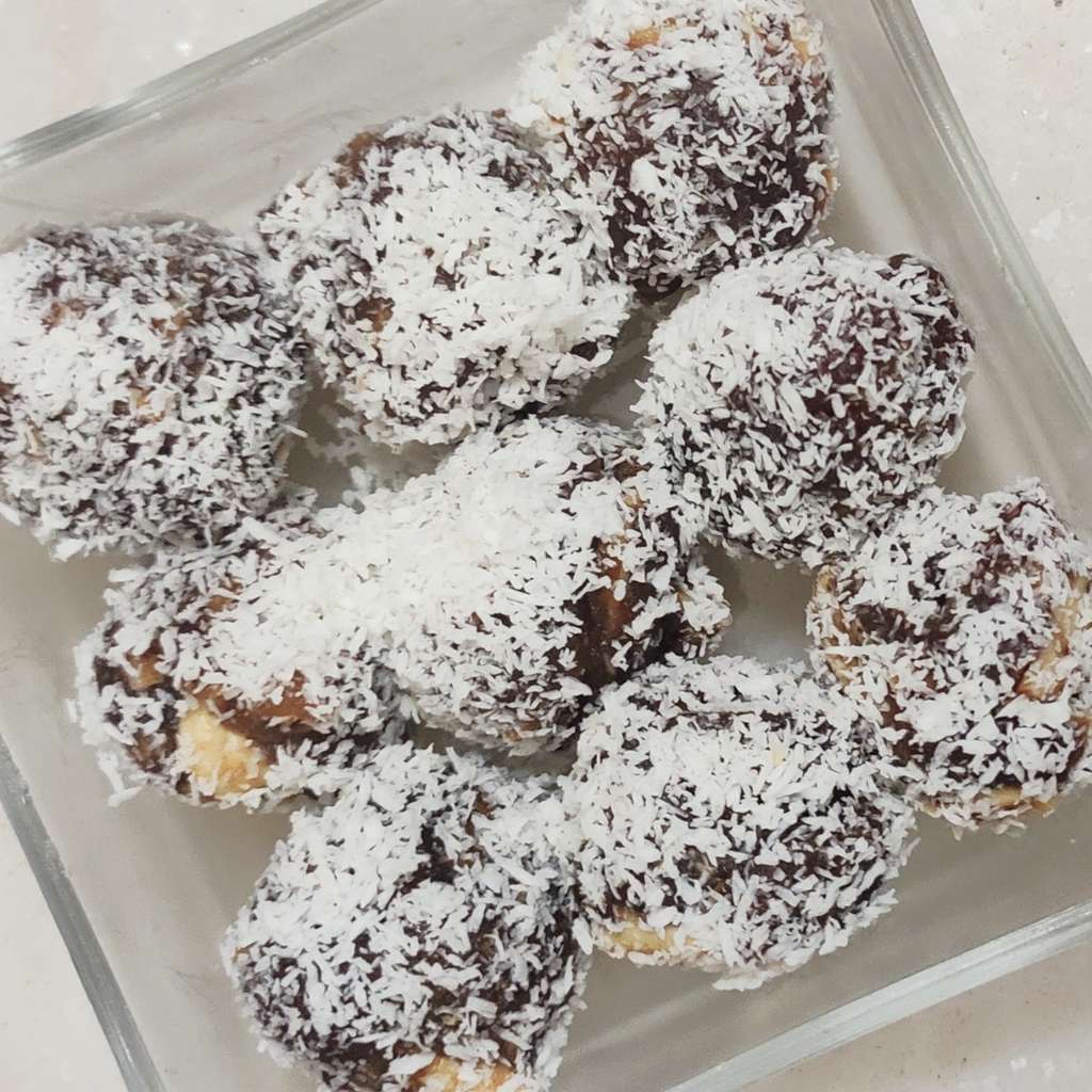 Dates and dryfruit balls