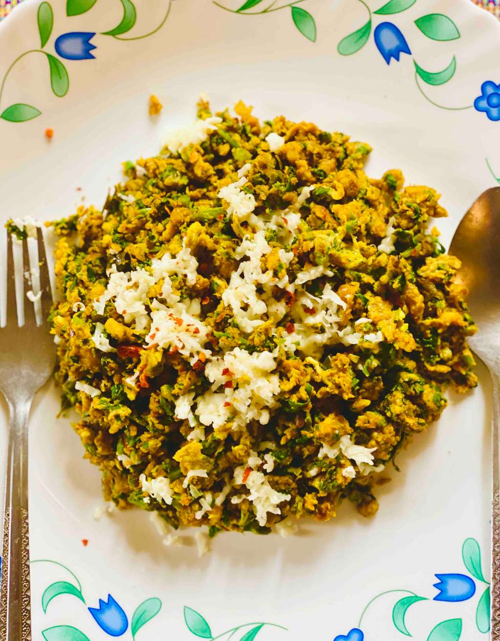 Spinach Egg Cheese Poha