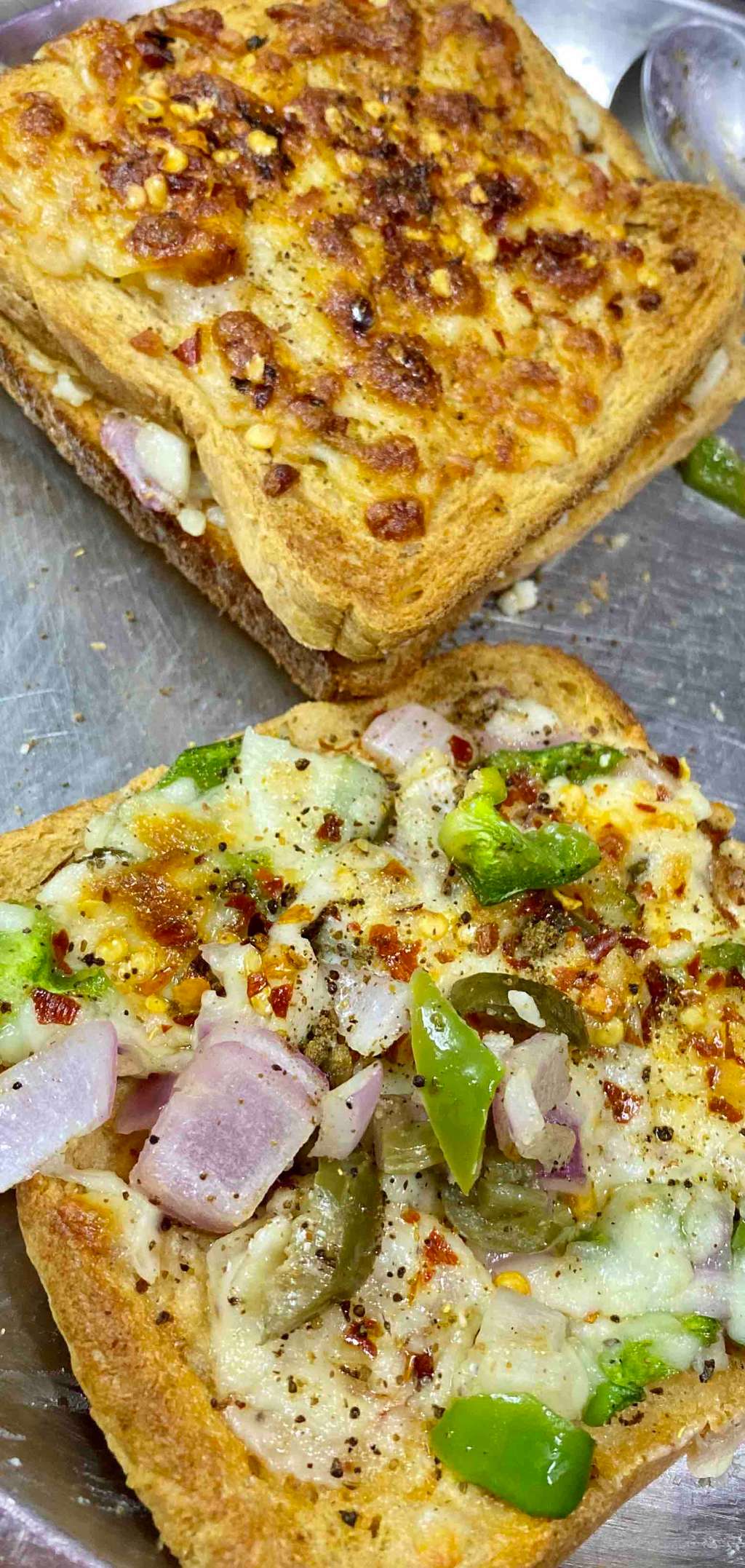 Cheeselicious Bread Pizza 🍕❤️
