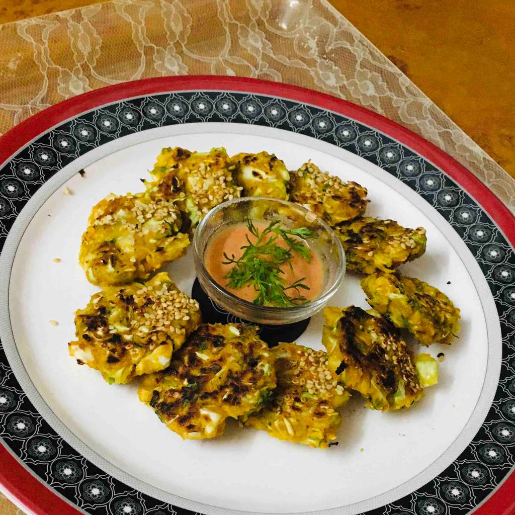 Cabbage Tikki with tomato chutney 