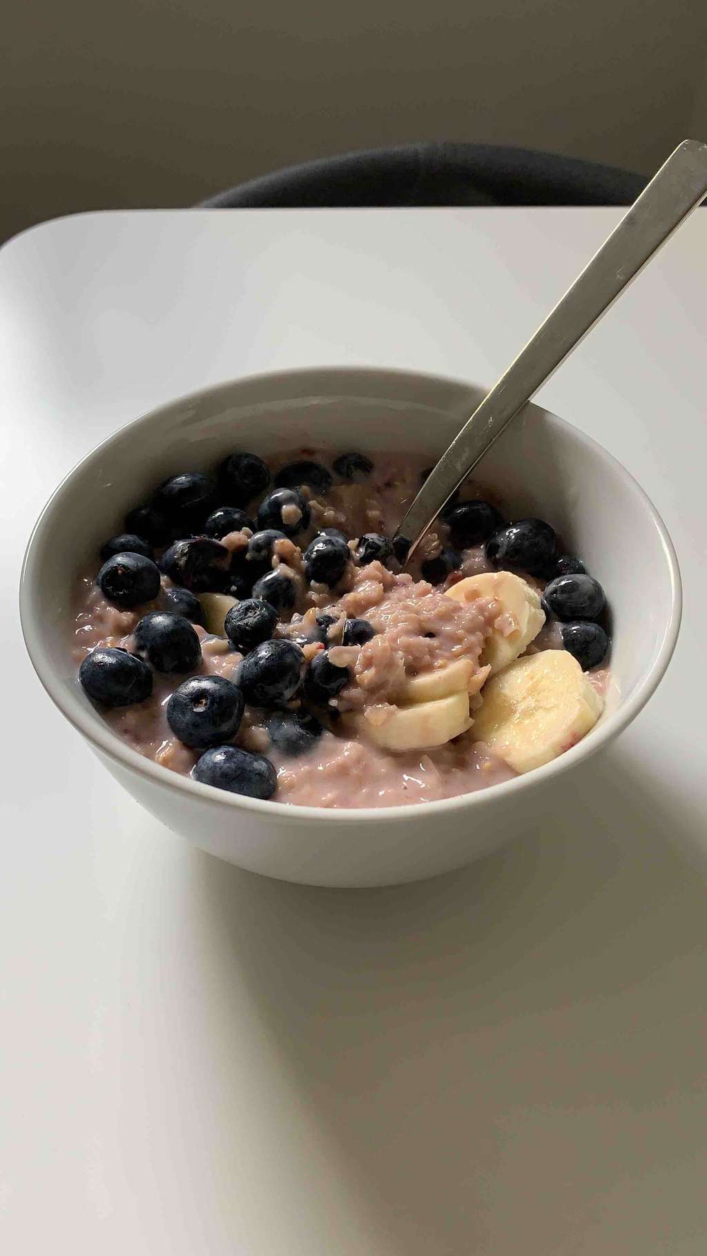 oats with bananas and blueberries