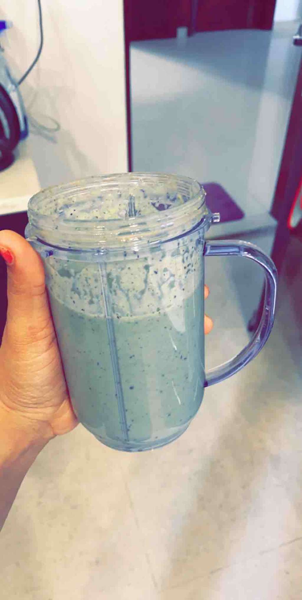protein smoothie with greens and antioxidants
