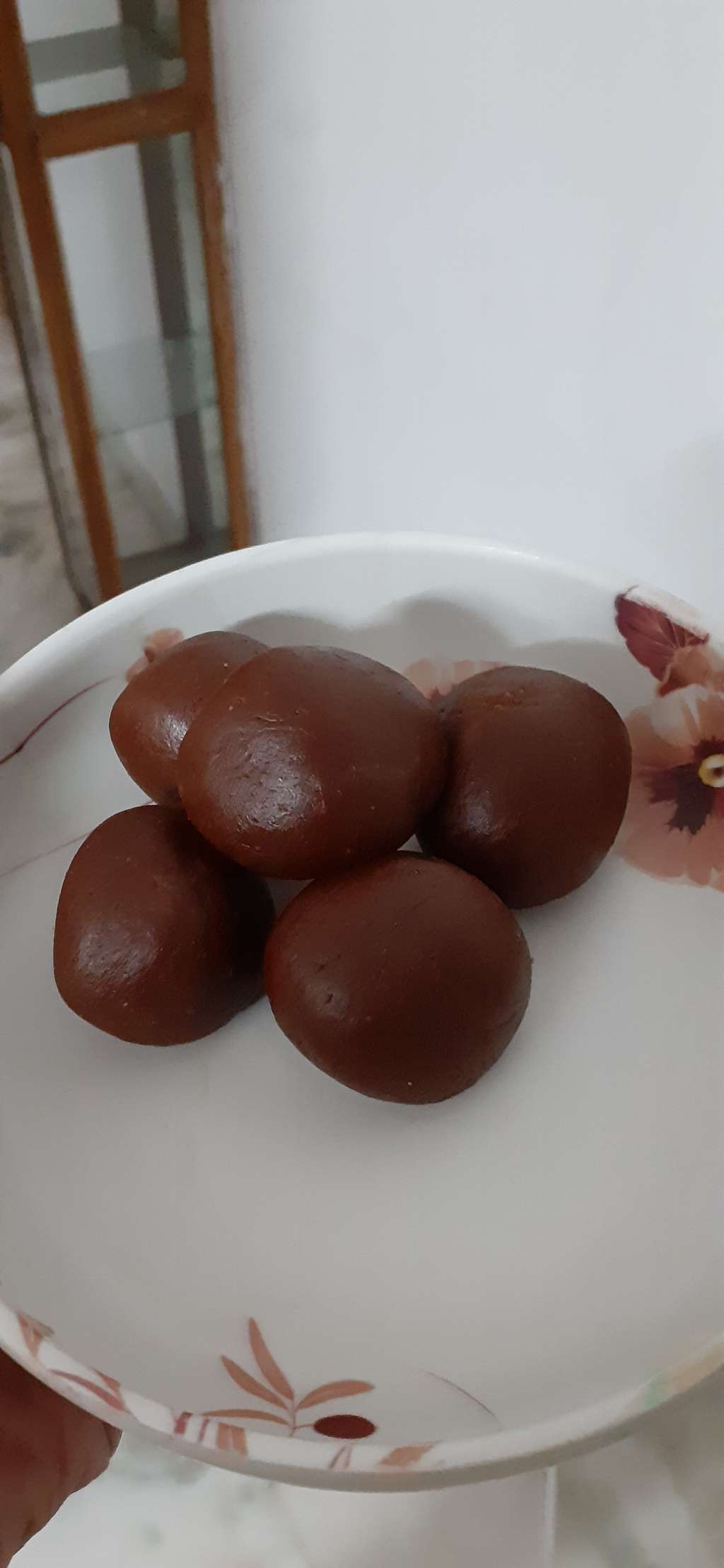 Whey besan ladoo