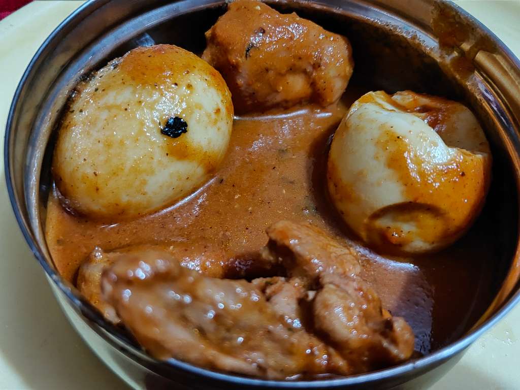 chicken curry with egg 