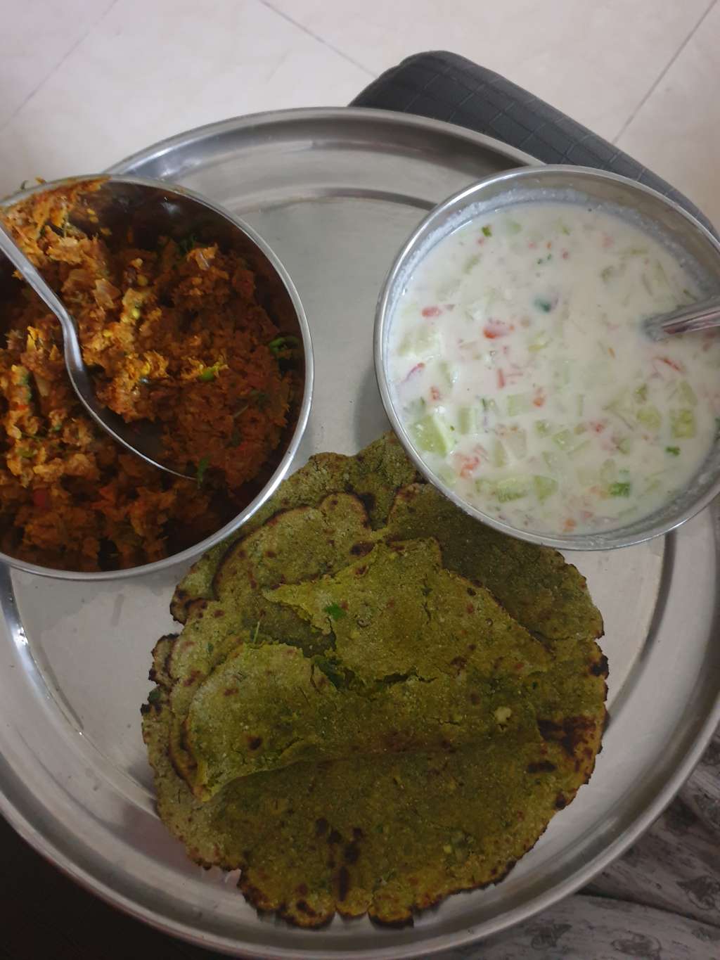 Methi thepla, soya keema and raita