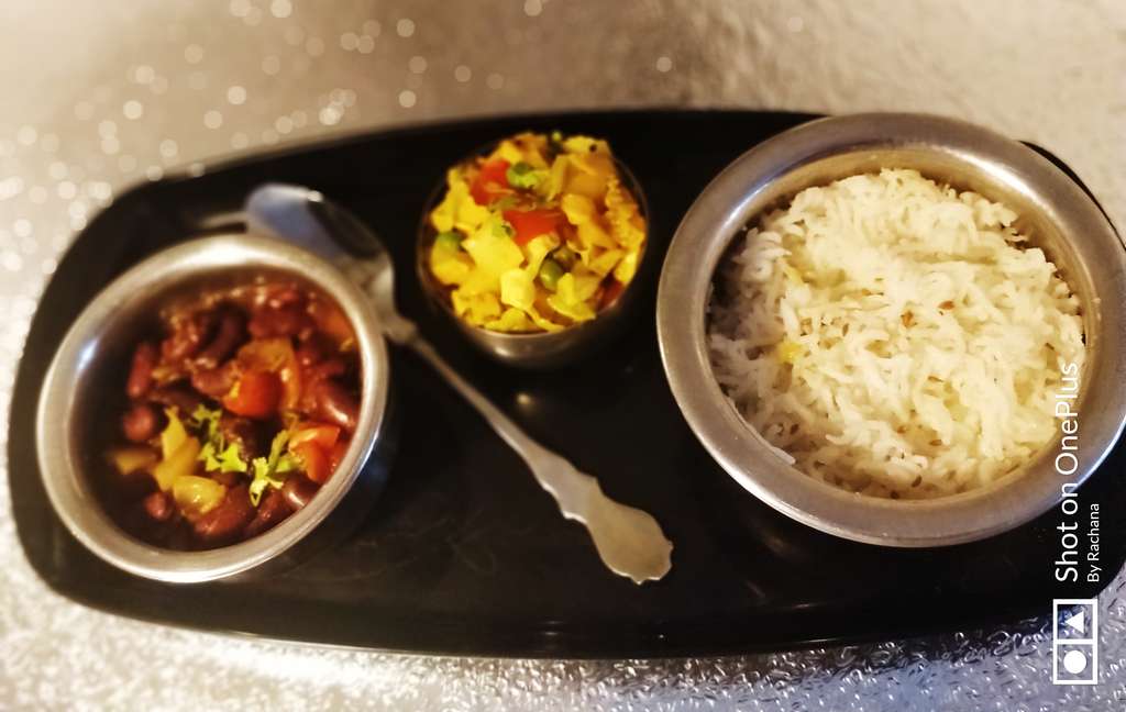 Tummy full lunch / dinner :- Rajma Rice and veggies 
