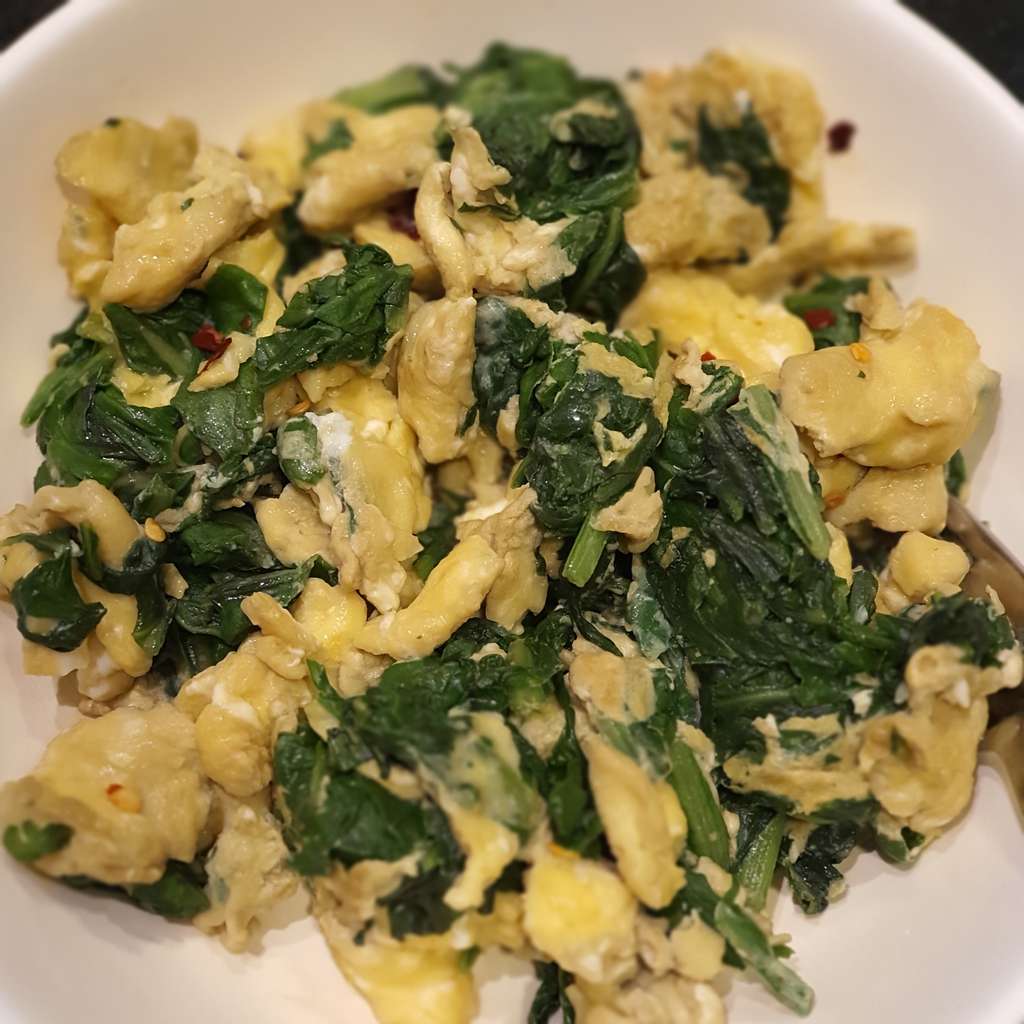 Scrambled eggs with spinach