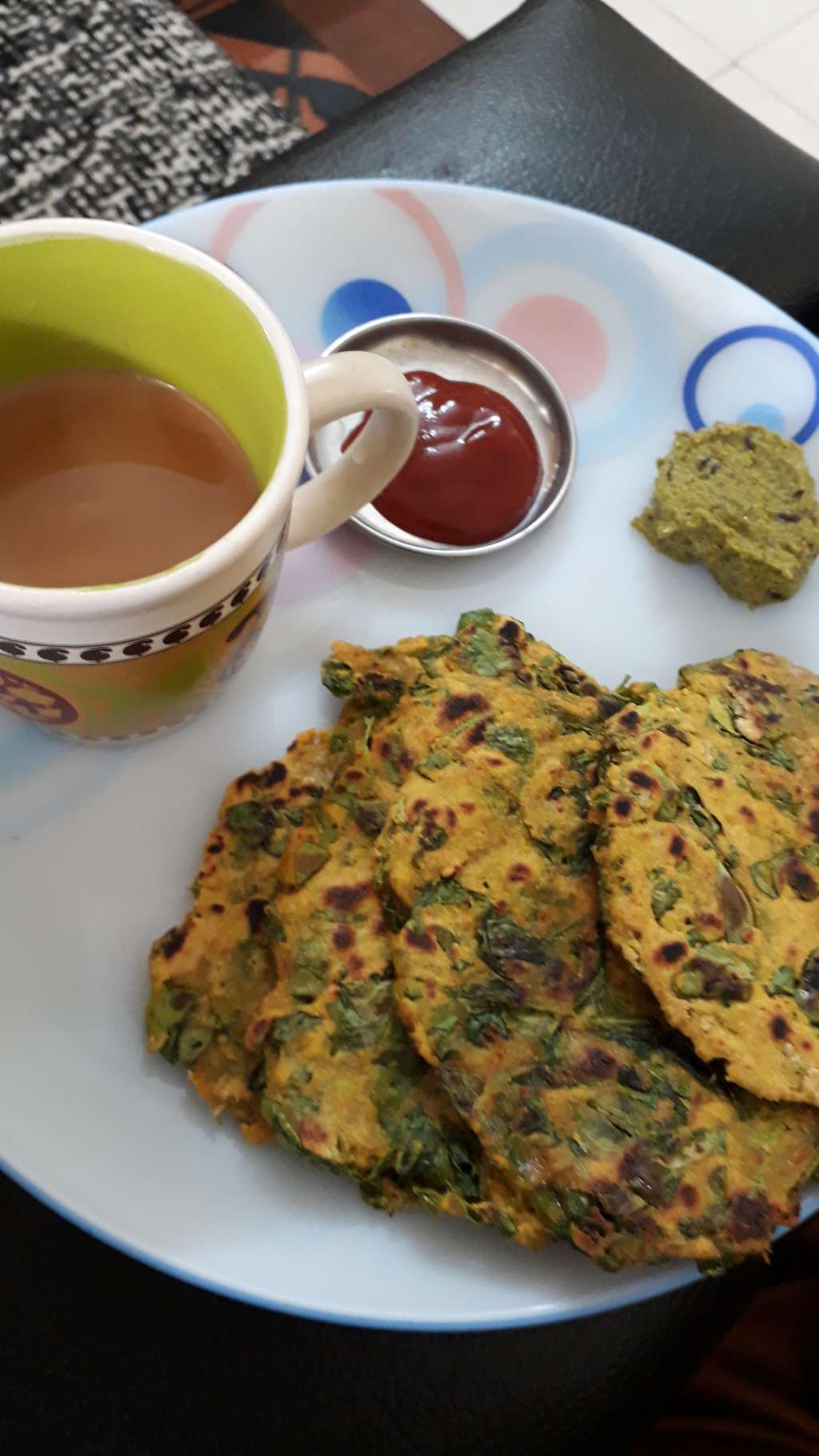 Methi leaves thepla ,Tomato sauce,pudina chutney and milk tea