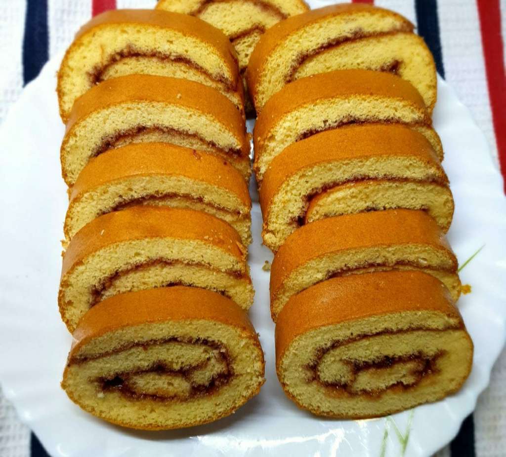 Swiss Roll with 3g protein per slice.😋