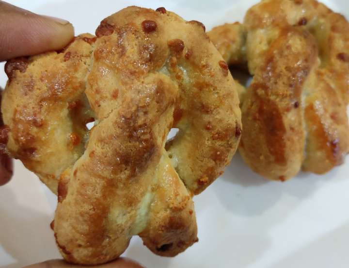 Keto pretzel