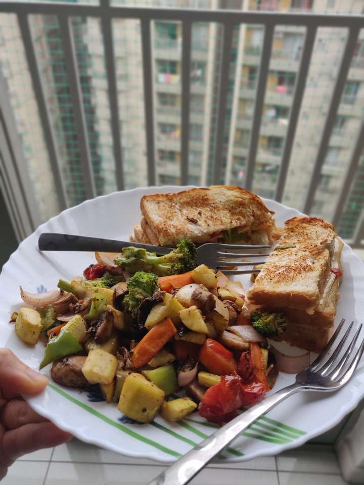 Assorted Air fried veggies with club sandwich