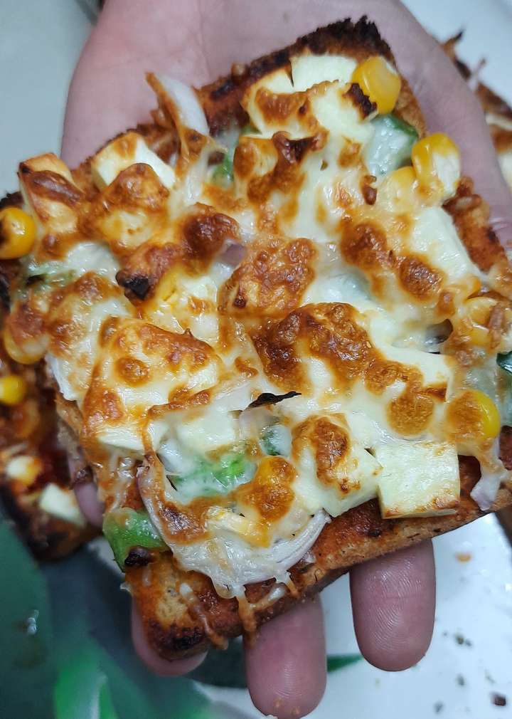 Bread Pizza