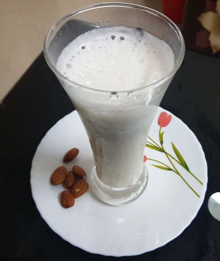 Banana milk smoothie 