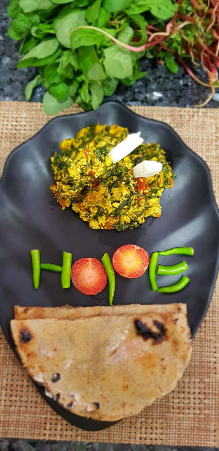palakh paneer bhurji with bajra roti