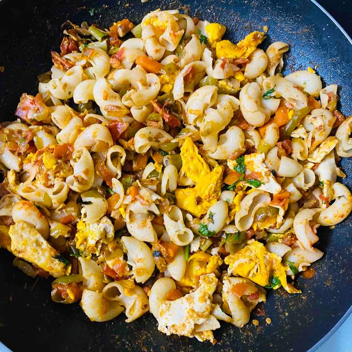 pasta with eggs and veg