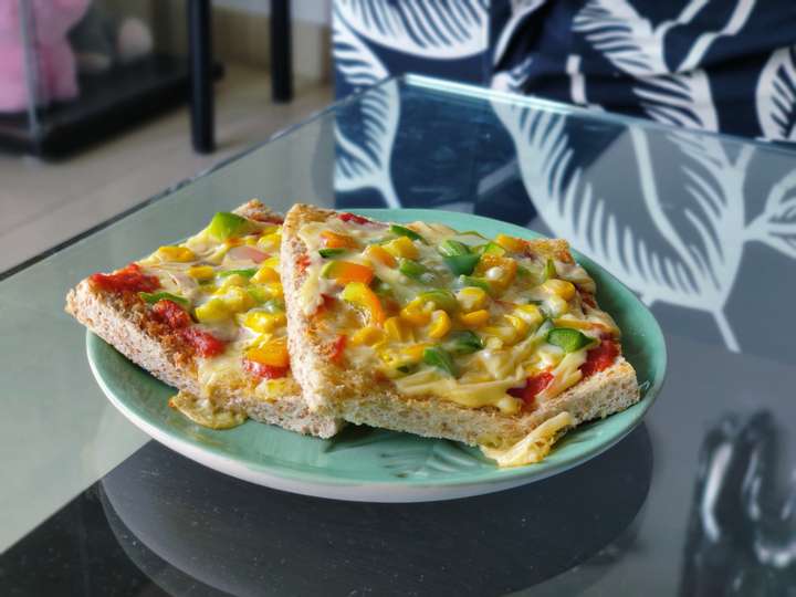 Healthy Pizza (Whole-wheat bread)