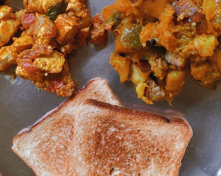 Bread with Paneer masala and Pumpkin Aloo Sabji