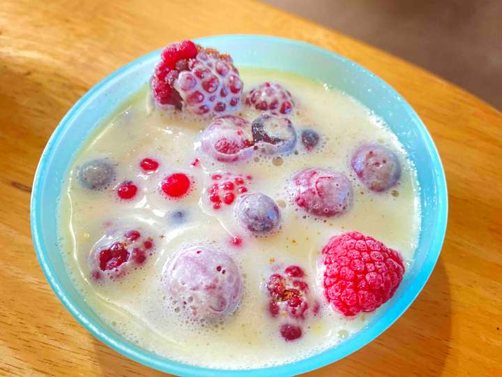 chatpata berries whey custard 