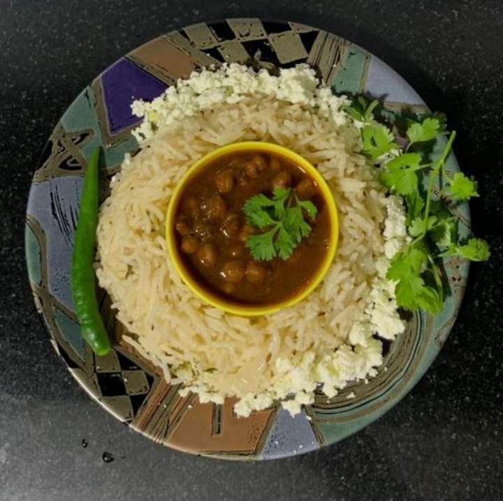 Black chana with onion and paneer rice
