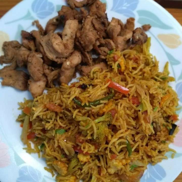 Stewed spicy soy chicken and vegetable pulao