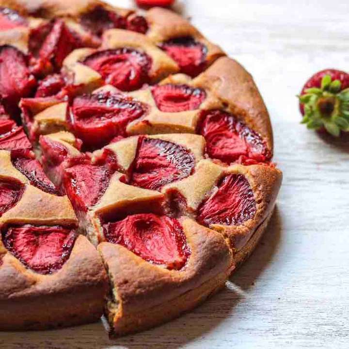 Low Carb Banana and Strawberry Cake