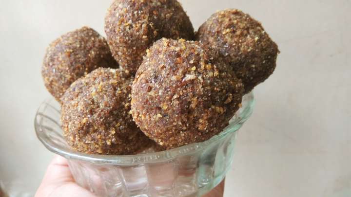 moong-flaxseed ladoos