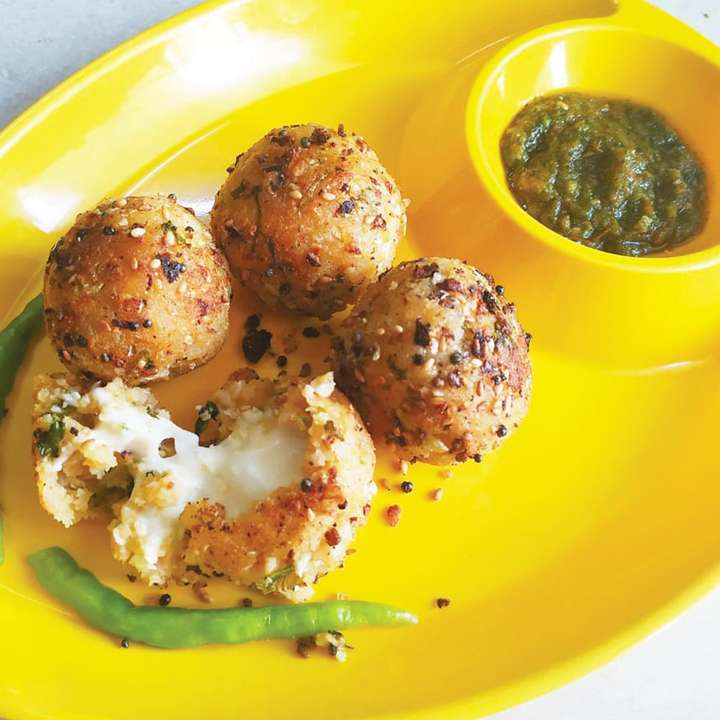Cheese Filled Poha Balls