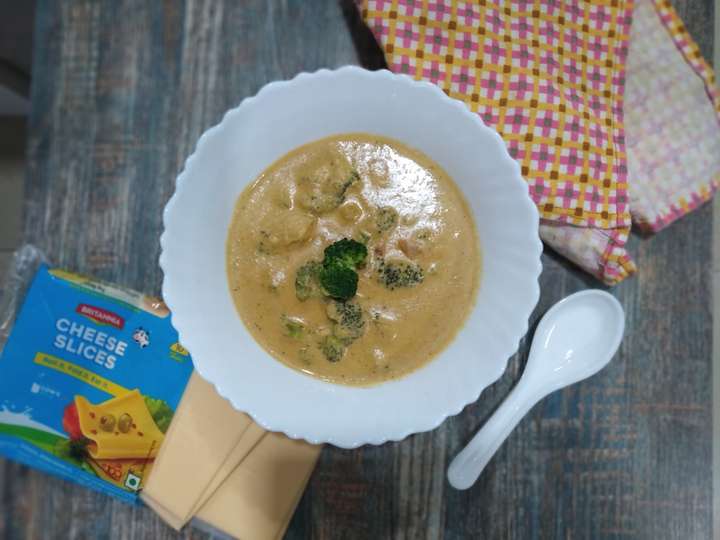 cheesy broccoli soup