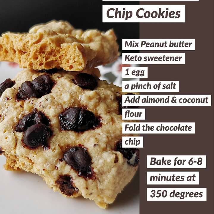 Keto Chocolate Chip Cookies