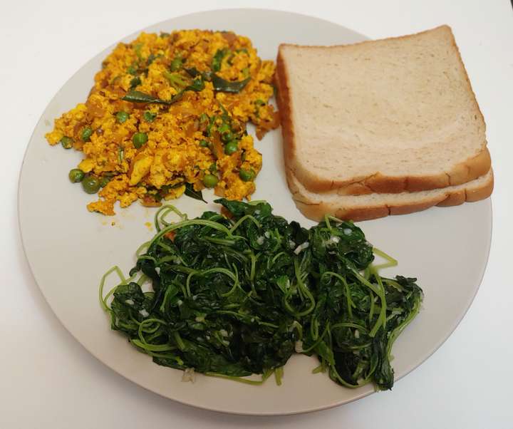 Spinach, Paneer with Bread